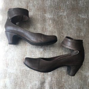 Ankle strap work or dressy Taupe pumps. Size 8